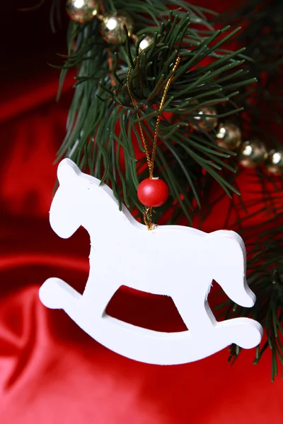 Bonito urso de brinquedo sobre presentes no tema de Natal — Fotografia de Stock