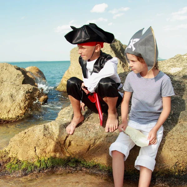 Fantasia vestido piratas em férias — Fotografia de Stock