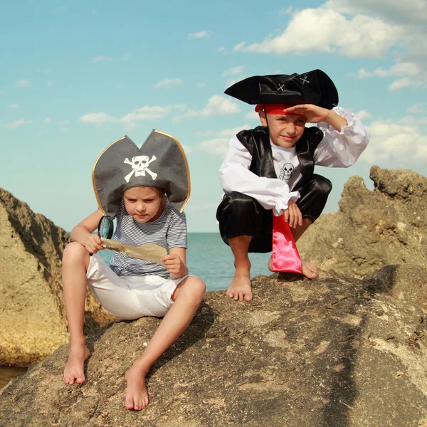 Причудливые платья пиратов в праздник — стоковое фото
