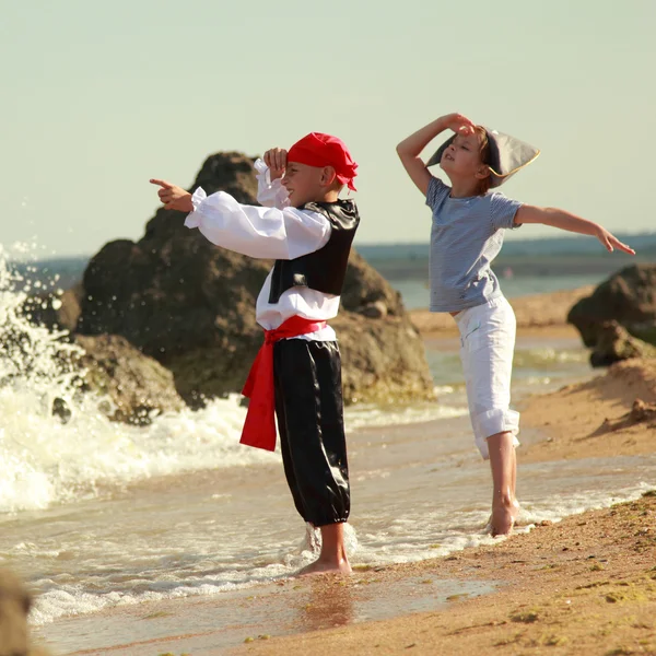 Fantasia vestido piratas em férias — Fotografia de Stock