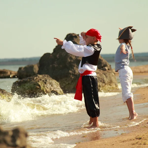 Verkleidete Piraten im Urlaub — Stockfoto
