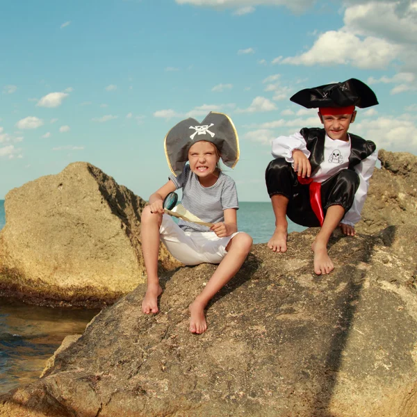 Fantasia vestido piratas em férias — Fotografia de Stock