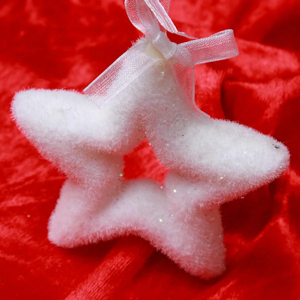Natal Estrela Branca Decoração Sobre Fundo Veludo Vermelho Tema Férias — Fotografia de Stock