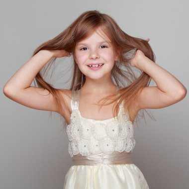 Neşeli bir modeldir