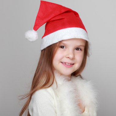 Mutlu gülen portresi Noel Baba şapkası, küçük kız