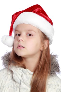 Bir Noel Baba'nın şapka ile neşeli bir kız portresi