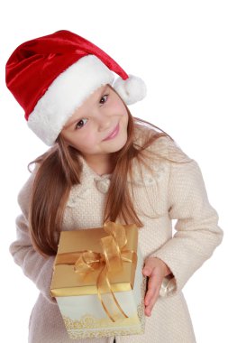 Noel Baba'nın kırmızı şapkalı Noel kutu tutan çok gülümseyen küçük kız