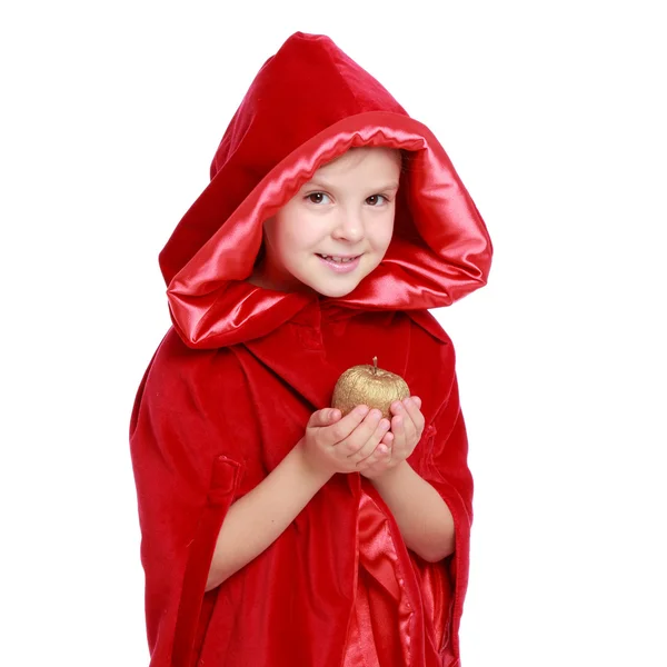 Bel enfant dans un manteau rouge vif en vacances — Photo