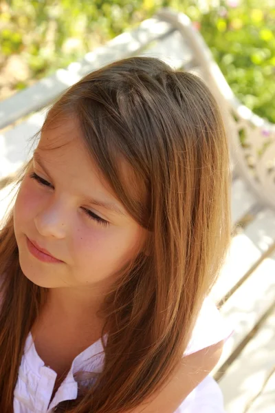 Lovely little girl outdoor — Stock Photo, Image