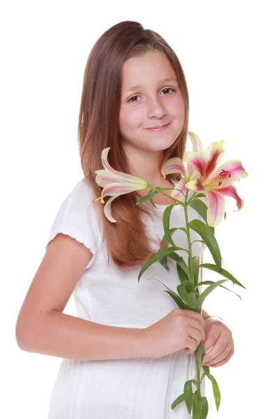 Chica sosteniendo flores — Foto de Stock