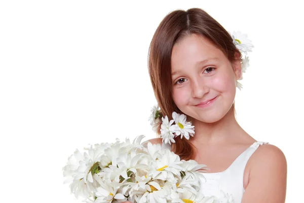 Kid with white daisies — Stock Photo, Image