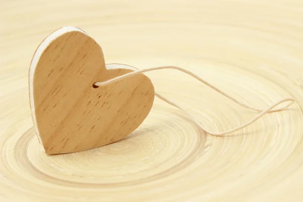 Simbolul iubirii din lemn — Fotografie, imagine de stoc