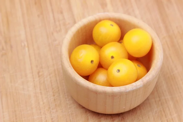 Gelbe Kirschtomaten — Stockfoto