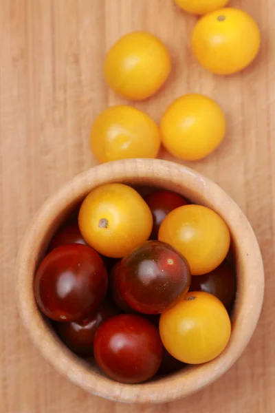 Жёлтые помидоры — стоковое фото