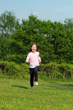 Gülen çocuk açık