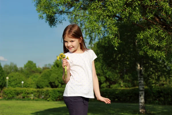 Nice kid outdoor, moskau, russland — Stockfoto