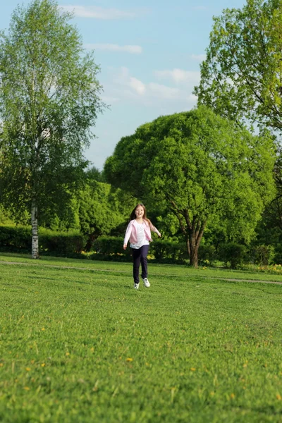 Smiley kid outdoor — Stock Photo, Image