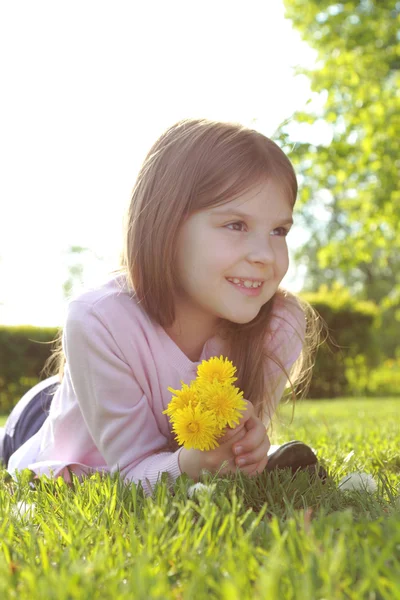 Niña al aire libre —  Fotos de Stock