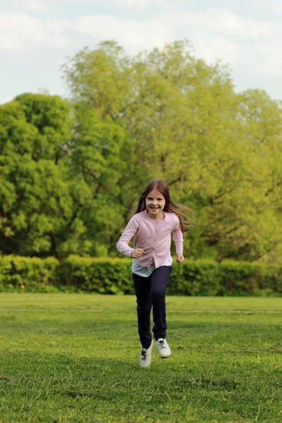 Bastante poco al aire libre — Foto de Stock