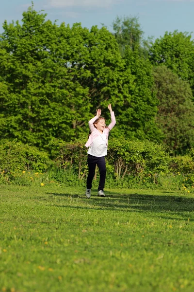 Little girl outdoor — Stock Photo, Image