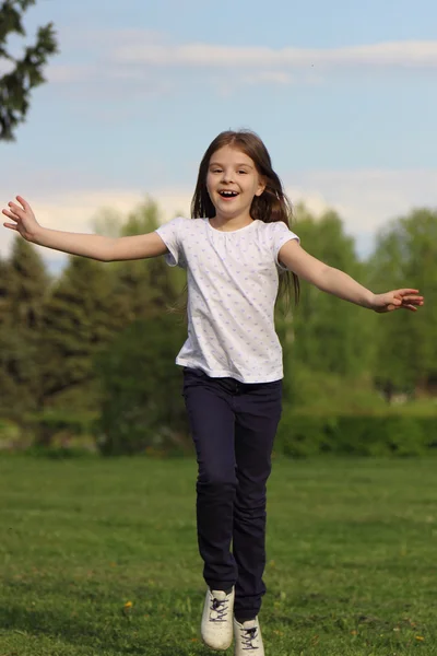 Little girl outdoor — Stock Photo, Image