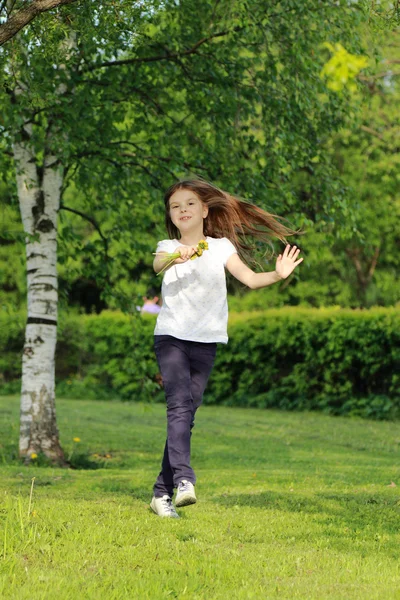 Smiley kid outdoor — Stock Photo, Image