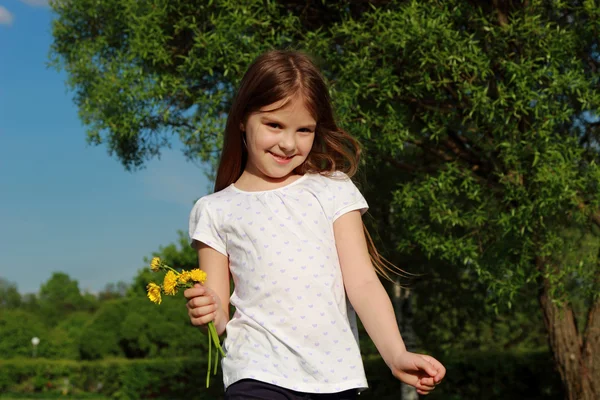 Bella ragazza all'aperto, Mosca, Russia — Foto Stock