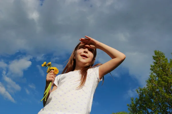 Niño al aire libre — Foto de Stock