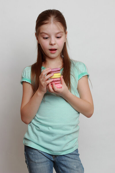 Маленькая девочка и еда
