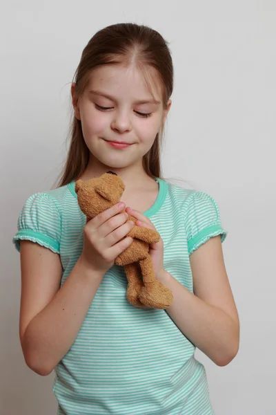 Çocuk ve oyuncak ayı — Stok fotoğraf