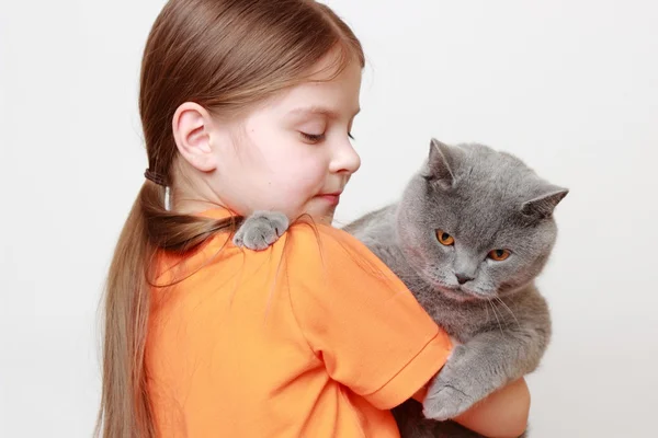 Barn och katt — Stockfoto