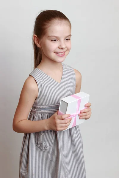 Kid segurando símbolo de férias — Fotografia de Stock