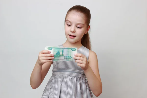 Smiley kid en contant geld — Stockfoto