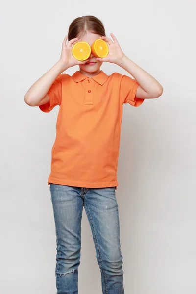 Adorable niño en el tema de alimentos — Foto de Stock