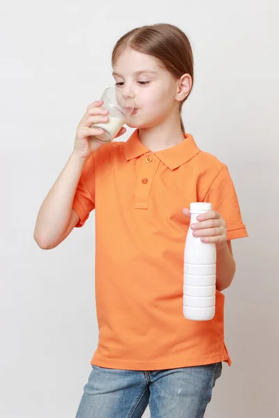 Entzückendes Kind zum Thema Essen — Stockfoto