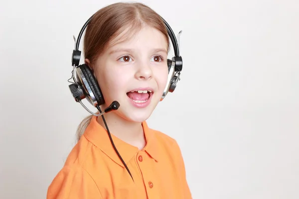 Kid singing — Stock Photo, Image