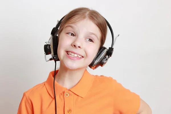 Kid singing — Stock Photo, Image