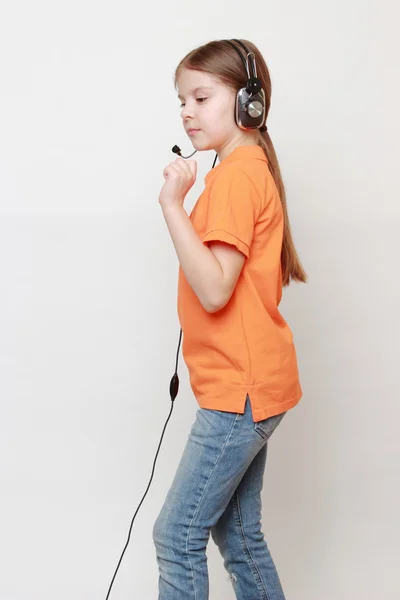 Kid singing — Stock Photo, Image