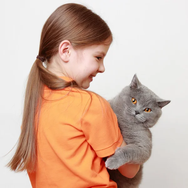 Niño y gato — Foto de Stock