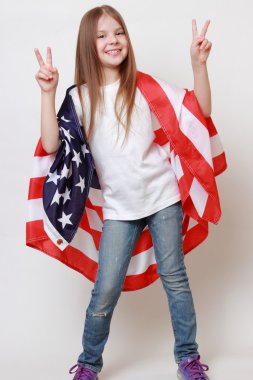 Çocuk ve ABD bayrağı