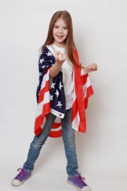 Sevimli küçük kız ve Amerikan bayrağı