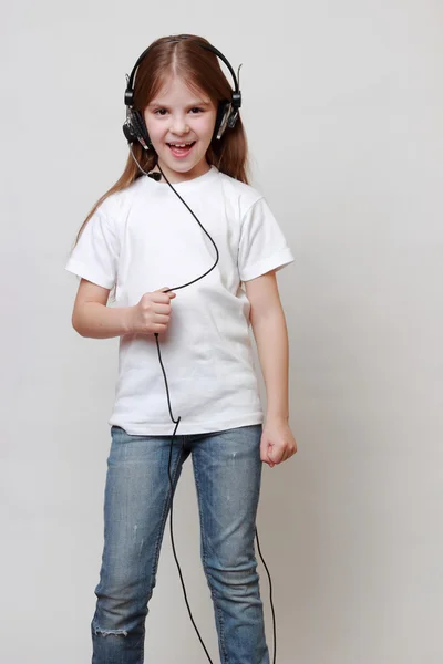 노래 하는 아이 — 스톡 사진
