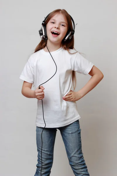 Happy kid zingen — Stockfoto