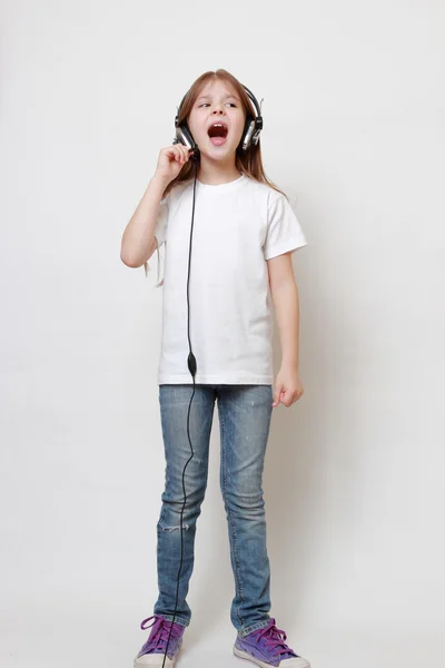 Happy kid singing — Stock Photo, Image