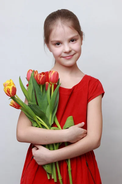 Kind und Blumen — Stockfoto