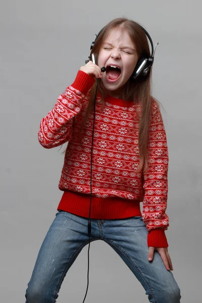 Kid singing — Stock Photo, Image