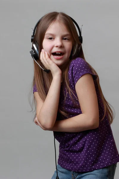 Kid singing — Stock Photo, Image