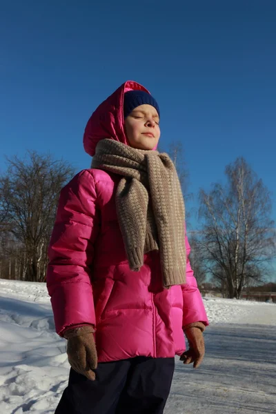 Kid outdoor in winter season — Stock Photo, Image