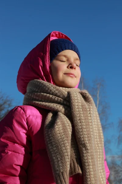 Kid outdoor in winter season — Stock Photo, Image