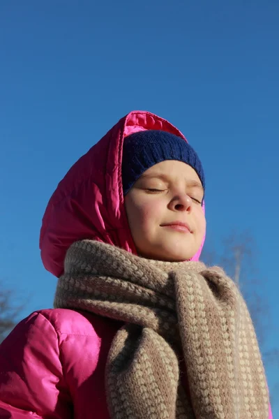 Kid outdoor in winter season — Stock Photo, Image